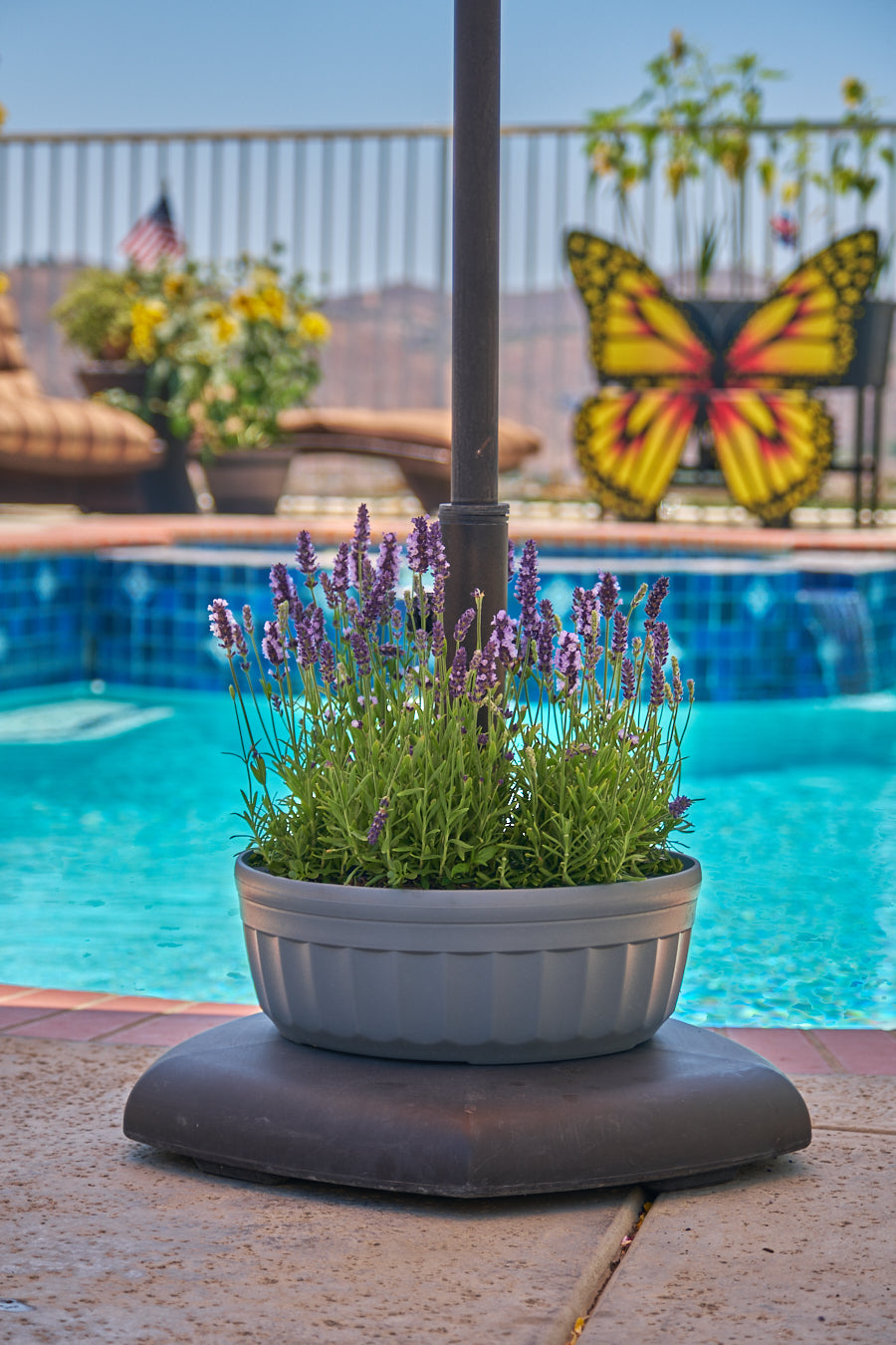 savannah plastic elevated planter with trellis Savannah Planter